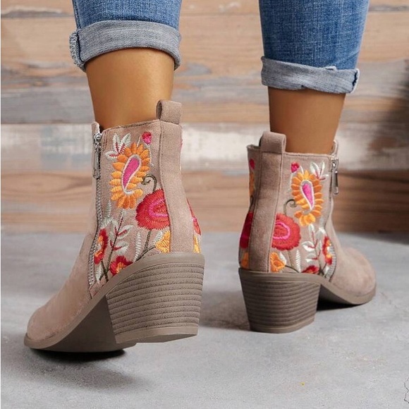 Western Embroidered Cowboy Fashion Boots - Picture 2 of 7